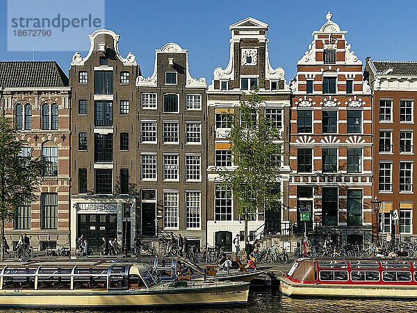 Typische Häuserfassade  Amsterdam  Hauptstadt der Niederlande  Holland  Westeuropa