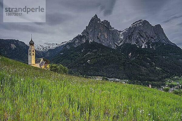 Kirche St. Valentin  Seis am Schlern  Schlern  Bozen  Südtirol  Italien  Europa