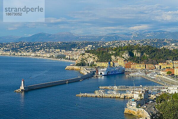 Panoramablick über Nizza und die Küste in Provence Alpes Côte d'Azur  Frankreich  Europa