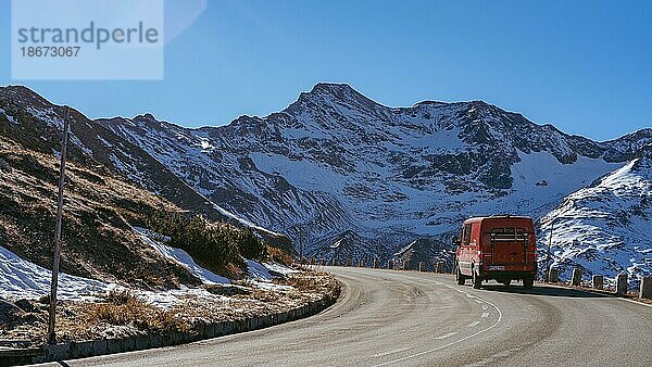 4x4 Campervan  Großglocknergruppe  Hohen Tauern  Alpenhauptkamm  Großglockner Hochalpenstraße  Österreich  Europa