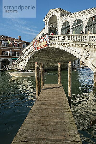 Rialtobrücke in Venedig  Italien  Europa