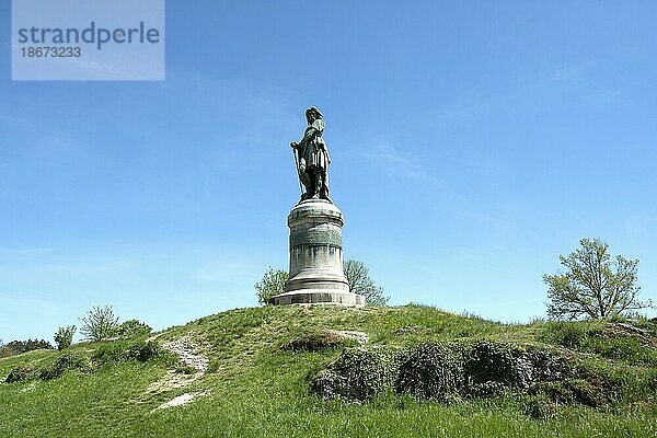 Alise Sainte Reine  Vercingetorix Monumentalstatue des Bildhauers Aime Millet auf dem Gipfel des Mont Auxois  Cote d'Or  Bourgogne Franche Comte  Frankreich  Europa