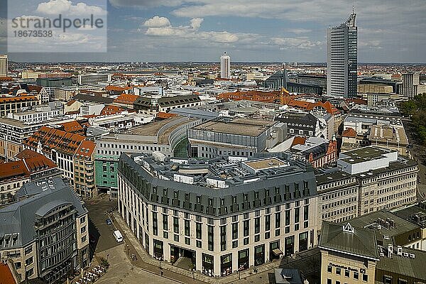 Stadtpanorama  Blick vom Rathausturm auf das City-Hochhaus  Leipzig  Sachsen  Deutschland  Europa
