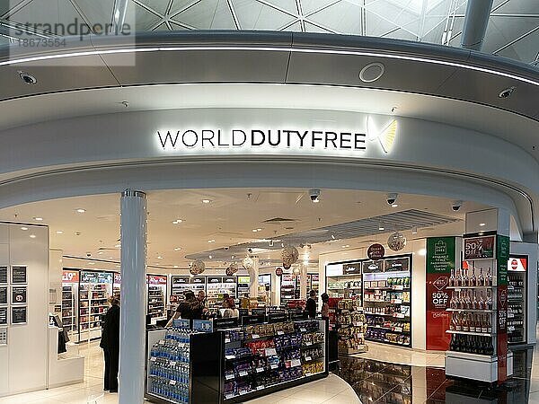 World Duty Free Shop  Flughafen Stansted  Essex  England  UK