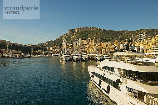 Hafen mit Luxusyachten  Monte Carlo  Provence Alpes Côte d'Azur  Monaco  Europa