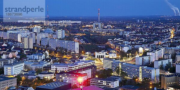 Stadtpanorama  Blick vom City-Hochhaus mit Hindernisfeuer  Leipzig  Sachsen  Deutschland  Europa