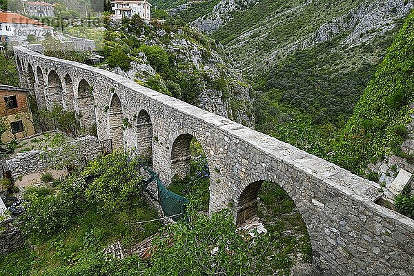 Aquädukt in der historischen Siedlung  historische Altstadt  Stari Bar  Montenegro  Europa