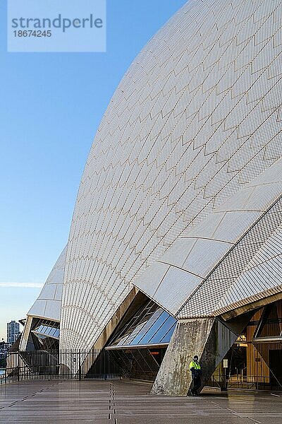 Sicherheitsdienst vor dem Sydney Opera House  Sydney  Australien  Ozeanien