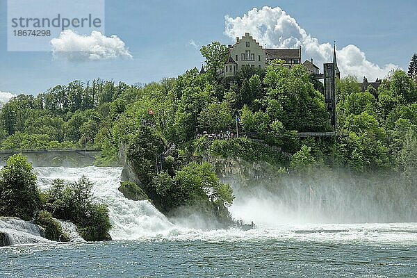 Rheinfall bei Schaffhausen  Wasserfall mit Schloss Laufen  Laufen-Uhwiesen am Rheinfall  Kanton Zürich  Schweiz  Europa