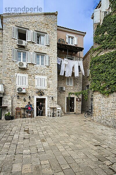 Historische Gassen und Plätze in der Altstadt  Budva  Montenegro  Europa
