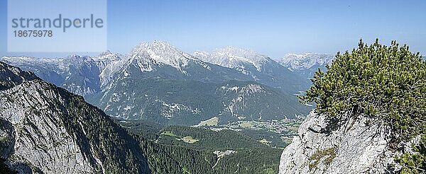 Ausblick auf Watzmann und Hochkalter  Mannlsteig  Klettersteig am Hohen Göll  Berglandschaft  Berchtesgadener Alpen  Berchtesgadener Land  Bayern  Deutschland  Europa