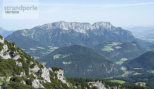 Ausblick auf Lattengebirge  vom Mannlsteig  Klettersteig am Hohen Göll  Berglandschaft  Berchtesgadener Alpen  Berchtesgadener Land  Bayern  Deutschland  Europa