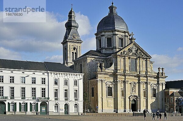 Sankt Peters Kirche und Abtei Onze Lieve Vrouw Sint Pieterskerk in Gent  Belgien  Europa