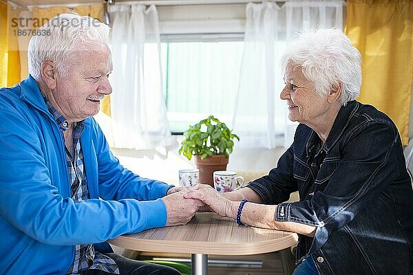 Thema: Rentner in ihrem Wohnwagen  Wiehl  Deutschland  Europa
