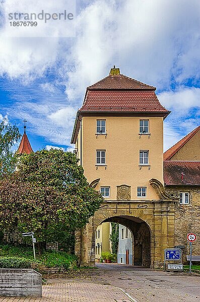 Das Neue Heilbronner Tor  ein altes historisches Stadttor in der Altstadt von Lauffen am Neckar im Heilbronner Land  Baden-Württemberg  Deutschland  Europa