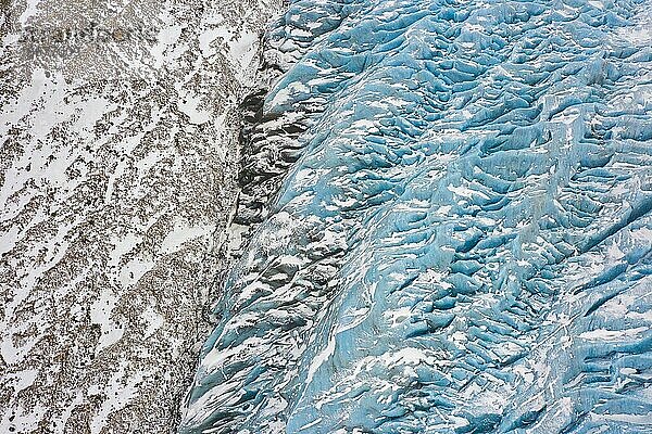 Gletscherspalten im Falljökull  Falljoekull im Winter in Austurland  Teil des Vatnajökull  Vatnajoekull  größte Eiskappe Islands