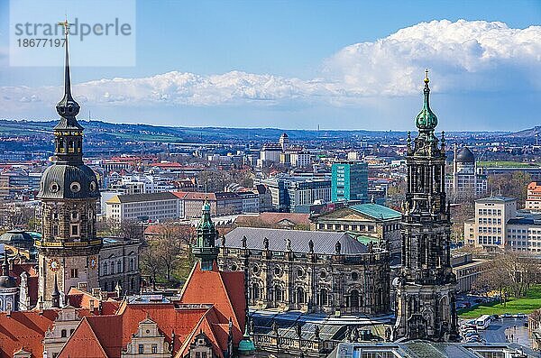 Blick von der Frauenkirche auf das Residenzschloss sowie die Katholische Hofkirche  Dresden  Sachsen  Deutschland  Europa