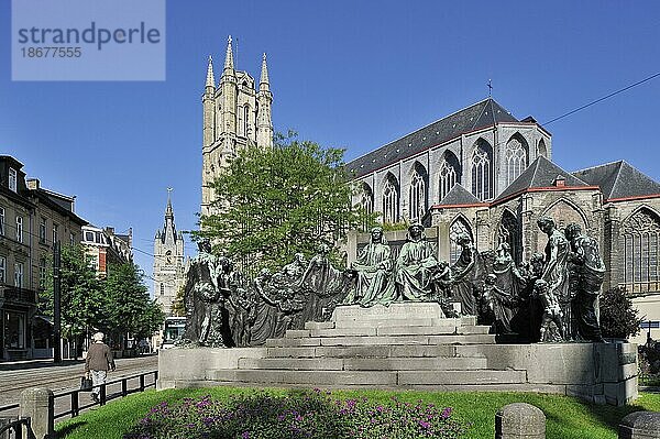 Denkmal zu Ehren der Brüder Van Eyck und der St. Bavo Kathedrale in Gent  Belgien  Europa