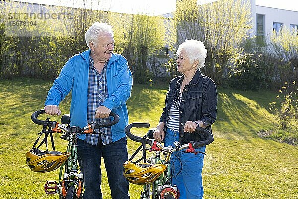 Thema: Rentner mit Mountainbikes  Wiehl  Deutschland  Europa