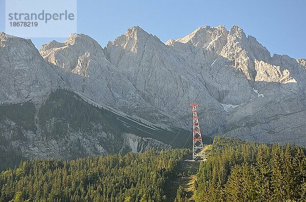 Deutschland  Bayern  Werdenfels  Zugspitze  Bergrücken  Seilbahnstütze  176m  Europa