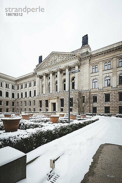 Schnee vor dem Bundesrat in Berlin. 09.02.2021.  Berlin  Deutschland  Europa
