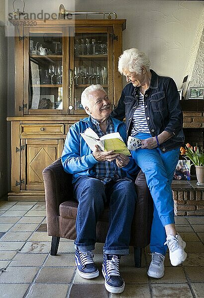 Thema: Rentner in ihrem Wohnzimmer  Wiehl  Deutschland  Europa