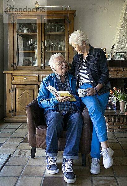 Thema: Rentner in ihrem Wohnzimmer  Wiehl  Deutschland  Europa