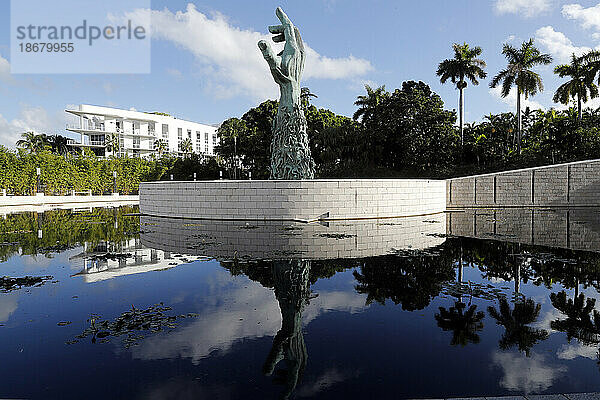 Die Skulptur der Liebe und Angst  das Herzstück des jüdischen Holocaust-Denkmals  von Kenneth Treister  Miami Beach  Miami  Florida  Vereinigte Staaten von Amerika  Nordamerika