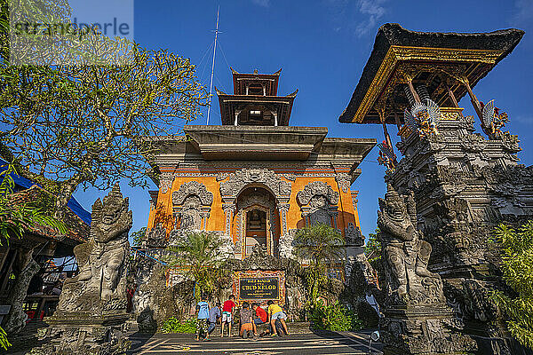 View of Bale Banjar Temple in Ubud  Ubud  Kabupaten Gianyar  Bali  Indonesia  South East Asia  Asia