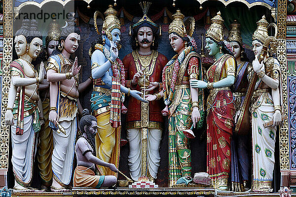 Sri Krishnan Hindu-Tempel  hinduistische Gottheiten auf dem Gopuram  Singapur  Südostasien  Asien