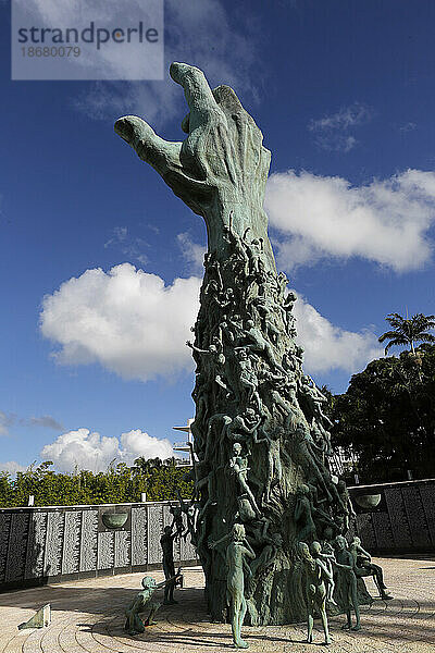 Die Skulptur der Liebe und Angst  das Herzstück des jüdischen Holocaust-Denkmals  von Kenneth Treister  Miami Beach  Miami  Florida  Vereinigte Staaten von Amerika  Nordamerika