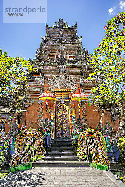 Blick auf den Ubud-Palast  den Puri Saren Agung-Tempel  Ubud  Kabupaten Gianyar  Bali  Indonesien  Südostasien  Asien