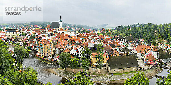 Historisches Zentrum von Cesky Krumlov vom Schloss und Schloss aus gesehen  UNESCO-Weltkulturerbe  Cesky Krumlov  Südböhmische Region  Tschechische Republik (Tschechien)  Europa