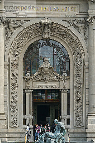 Detail der Fassade des Chilenischen Nationalmuseums der Schönen Künste  Santiago  Metropolregion Santiago  Chile  Südamerika