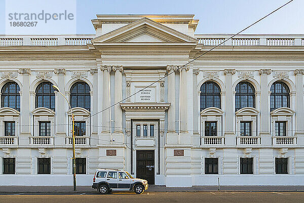 Fassade der öffentlichen Bibliothek Santiago Severin  Valparaiso  Provinz Valparaiso  Region Valparaiso  Chile  Südamerika