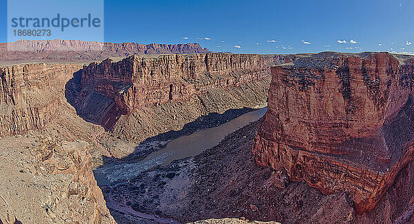 Der Zusammenfluss von Badger Canyon und Colorado River im Marble Canyon  Arizona  Vereinigte Staaten von Amerika  Nordamerika