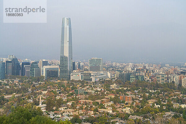 Providencia mit Gran Torre Santiago  Provinz Santiago  Metropolregion Santiago  Chile  Südamerika