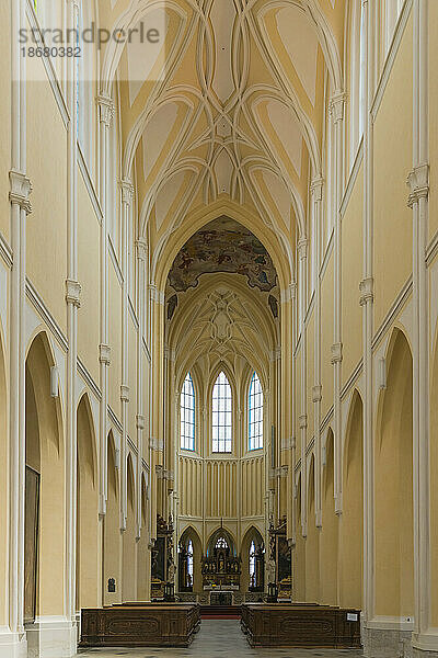 Innenraum der Kathedrale Mariä Himmelfahrt und St. Johannes der Täufer  UNESCO-Weltkulturerbe  Kutna Hora  Tschechische Republik (Tschechien)  Europa