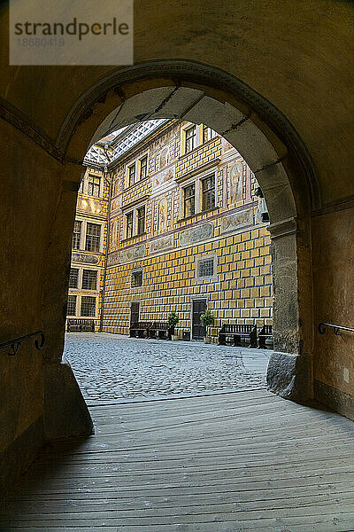 Ende der Passage am Schloss und Schloss Cesky Krumlov  UNESCO-Weltkulturerbe  Cesky Krumlov  Südböhmische Region  Tschechische Republik (Tschechien)  Europa