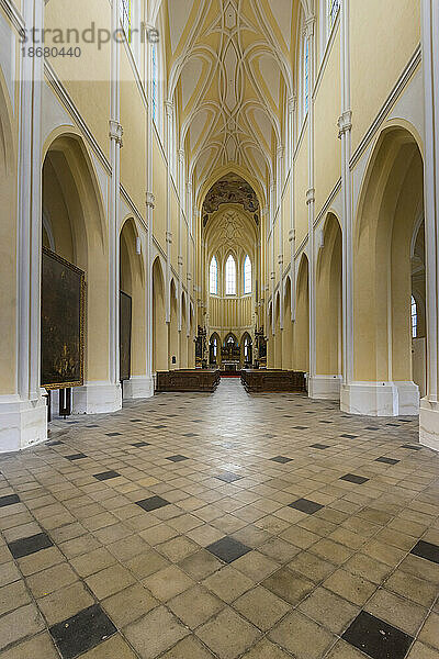 Innenraum der Kathedrale Mariä Himmelfahrt und St. Johannes der Täufer  UNESCO-Weltkulturerbe  Kutna Hora  Tschechische Republik (Tschechien)  Europa