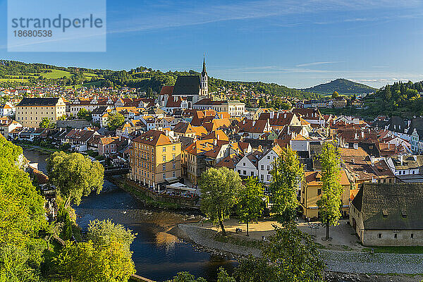 Historisches Zentrum von Cesky Krumlov vom Schloss und Schloss aus gesehen  UNESCO-Weltkulturerbe  Cesky Krumlov  Südböhmische Region  Tschechische Republik (Tschechien)  Europa