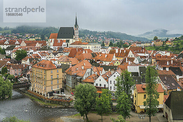 Historisches Zentrum von Cesky Krumlov vom Schloss und Schloss aus gesehen  UNESCO-Weltkulturerbe  Cesky Krumlov  Südböhmische Region  Tschechische Republik (Tschechien)  Europa