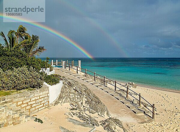 Doppelter Regenbogen über Pink Beach West  Smiths  Bermuda  Atlantik