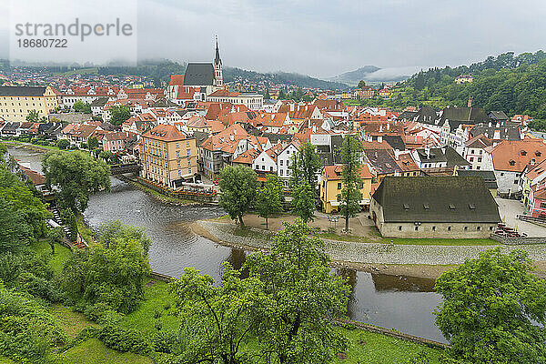 Historisches Zentrum von Cesky Krumlov vom Schloss und Schloss aus gesehen  UNESCO-Weltkulturerbe  Cesky Krumlov  Südböhmische Region  Tschechische Republik (Tschechien)  Europa