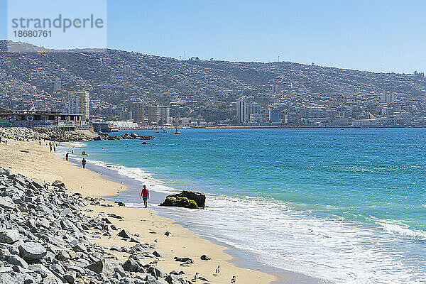 Strand von Los Placeres an sonnigen Tagen  Valparaiso  Provinz Valparaiso  Region Valparaiso  Chile  Südamerika