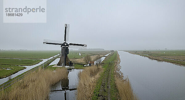 Windmühle und Polder  Bleskensgraaf  Niederlande