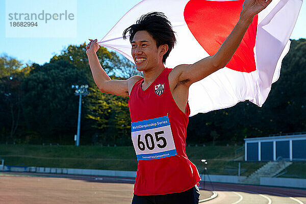 Japanischer Athlet mit Nationalflagge