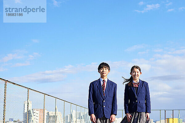 Porträt japanischer Schulkinder