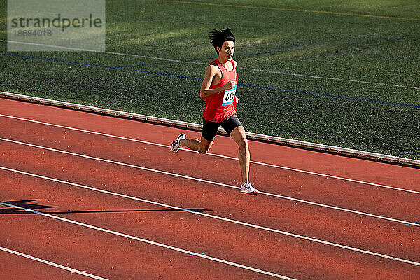 Japanische Athleten laufen auf der Strecke