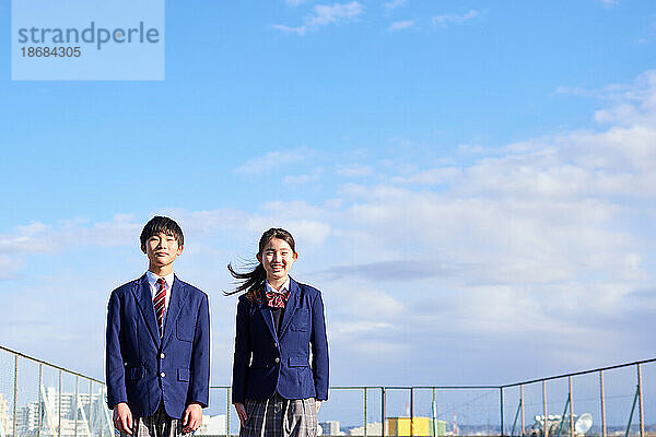 Porträt japanischer Schulkinder